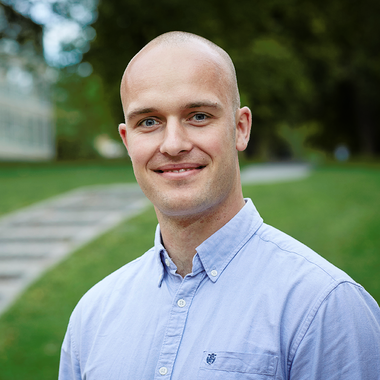 Dr Christian  Damsgaard