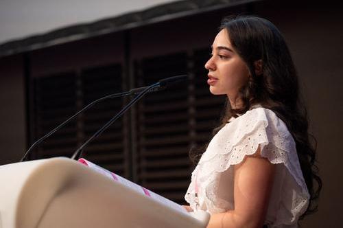 Profile photo of Hania while giving the keynote talk