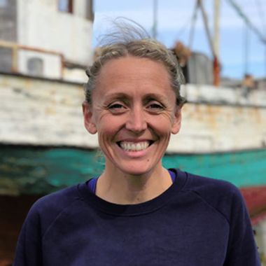 Dr Lucy  Hawkes